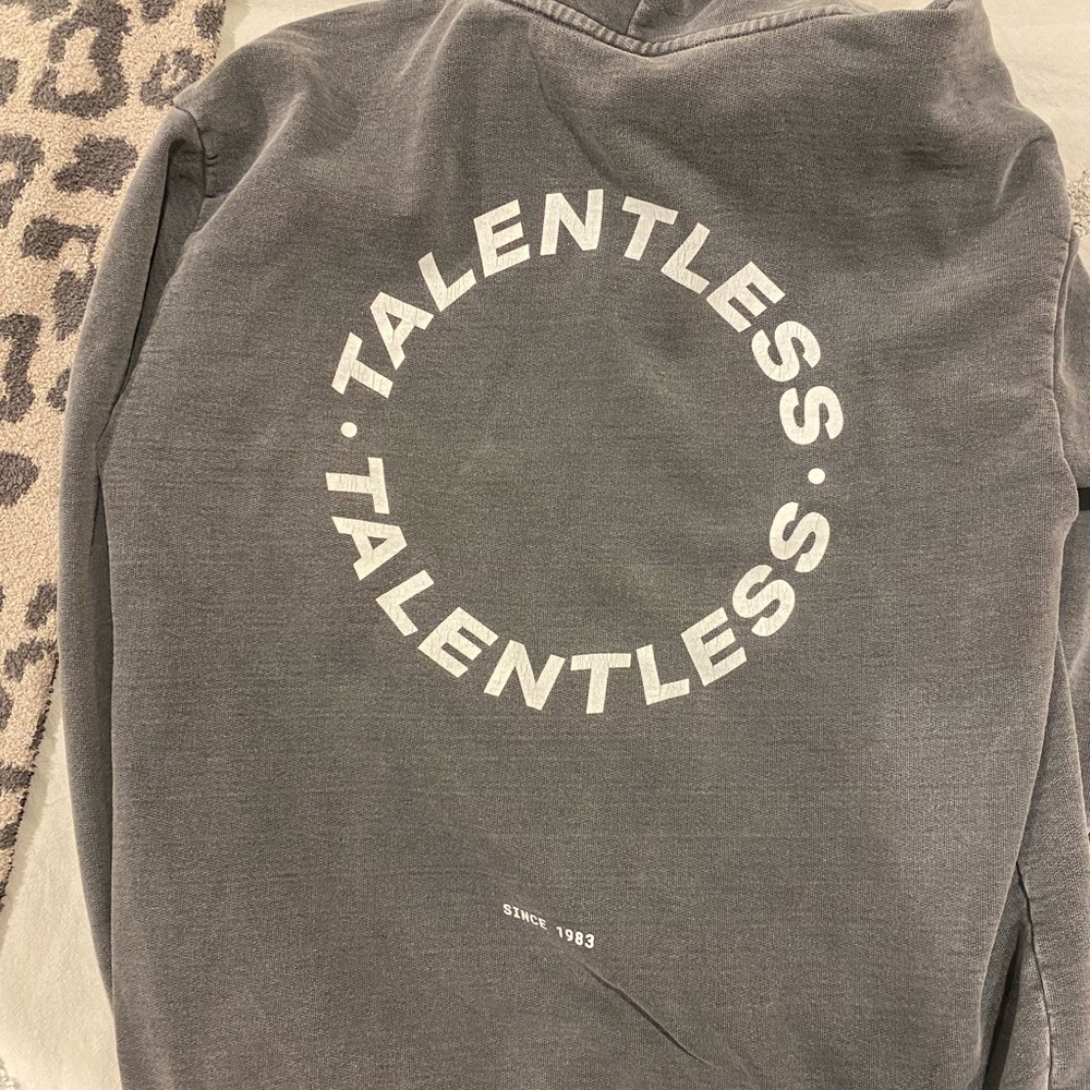 talentless heavyweight circle logo hoodie in gray - Picture 3 of 4